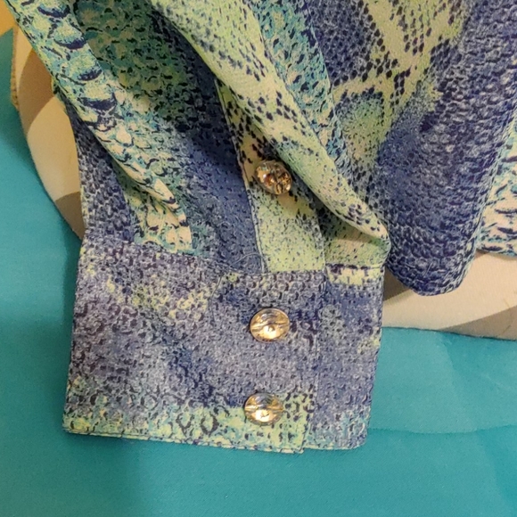 💚5/$25💚I-N-C size Small blouse w/rhinestone buttons - Picture 6 of 10